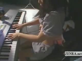 Subtitle lithe hapones keyboardist kakaiba laruan maglaro