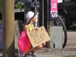 Hitchhiker tini london kovács szar és jizzed -ban nyilvános